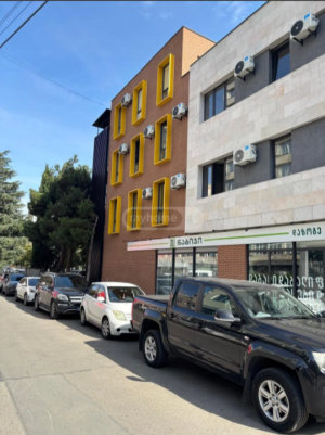 იყიდება საოფისე კომერციული ფართი საბურთალოზე